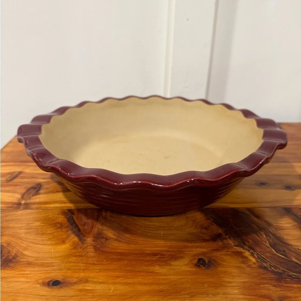 The Pampered Chef Family Heritage Stoneware Cranberry Scalloped Pie Dish